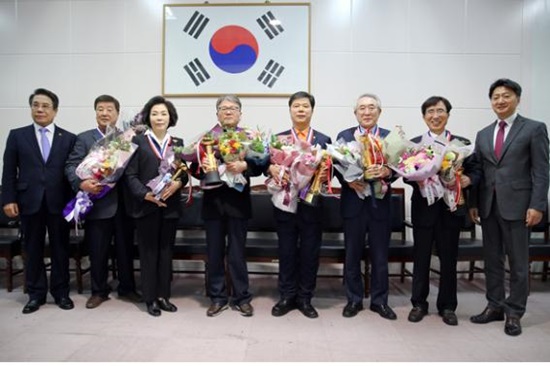 금탑 이미지