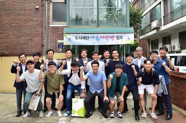 2017년 7월 영화동 마을사랑방을 만들어 입주한 영화마을 계획단.