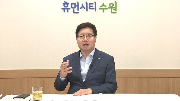 염태영 시장이 정책토론회에 온라인으로 참여해 주제발표하고 있다. 화면 갈무리.