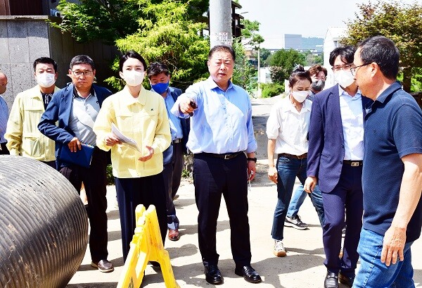 선남동을 방문한 김경일 시장.