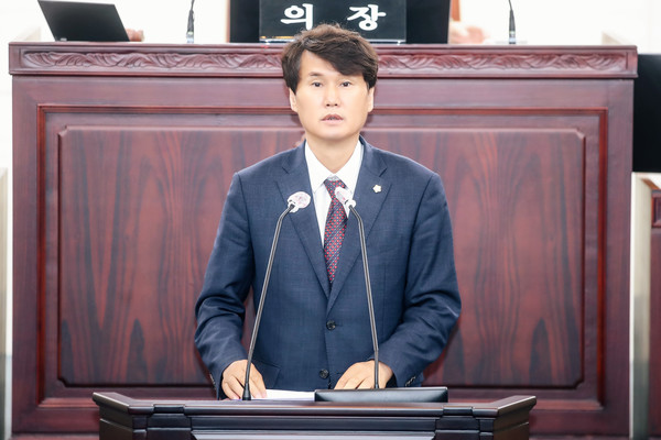 5분 자유발언을 진행 중인 송선영 의원.