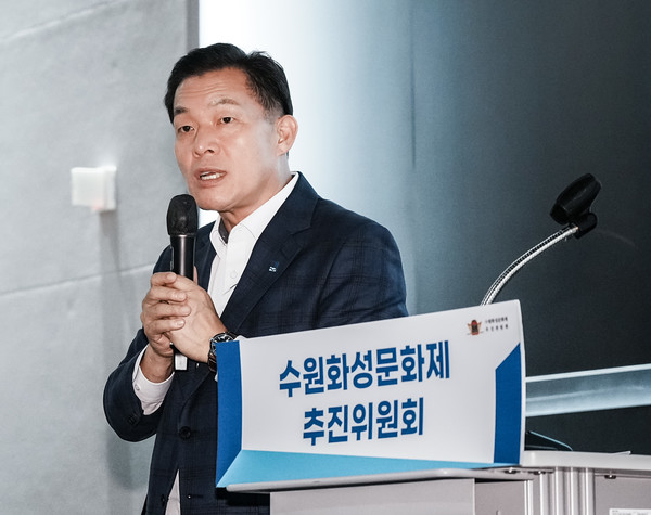 이재준 수원시장이 인사말을 하고 있다.