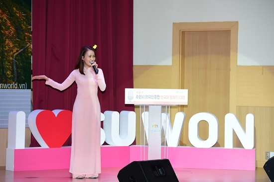 최우수상을 받은 베트남 출신 결혼이민자 전투이항씨.