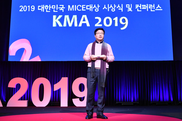 염태영 수원시장이 인사말을 하고 있다.