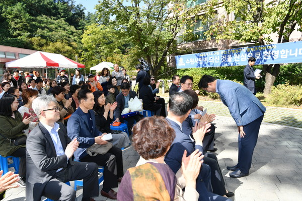 2019년 수원시와 용인시간 경계조정으로 수원시에 편입된 공동주택단지 주민들이 염태영 시장을 초청해 축하행사를 열었다.