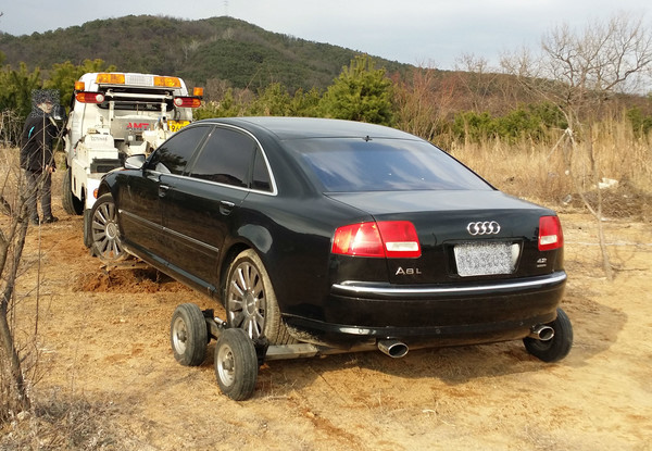 대포차량 추적 기동반이 상습 체납차량을 견인하고 있다.