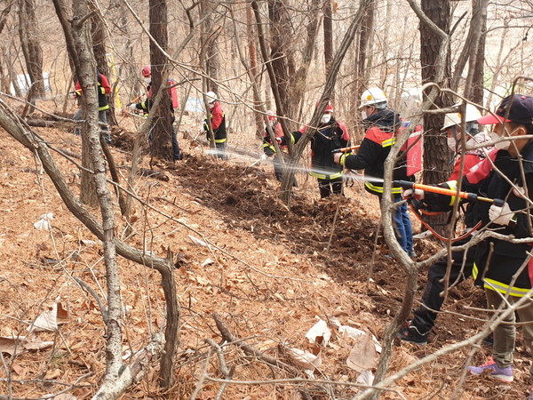지난 3일 광교산에서 진행된 산불진화 교육훈련