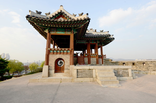 1919년 3월 1일 수원지역 최초의 만세운동이 있었던 방화수류정.