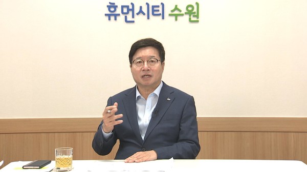 염태영 시장이 정책토론회에 온라인으로 참여해 주제발표하고 있다. 화면 갈무리.