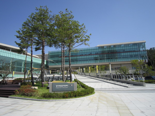 화성시문화재단 동탄복합문화센터도서관 전경.