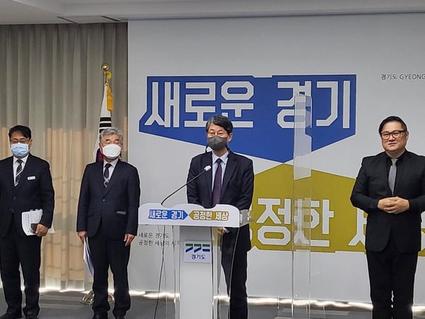유문종 제2부시장이 ‘물길이 통하는 황구지천 조성사업’ 계획을 설명하고 있다.