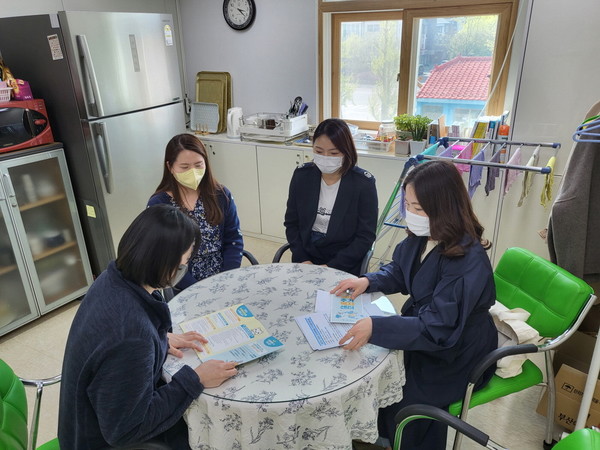 주거복지센터는 대상자 발굴을 위한 홍보를 진행하고 있다