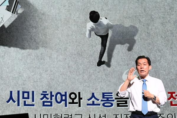 지난 10월5일 비전선포식에서 이재준 수원특례시장이 참여와 소통을 강조하고 있다.