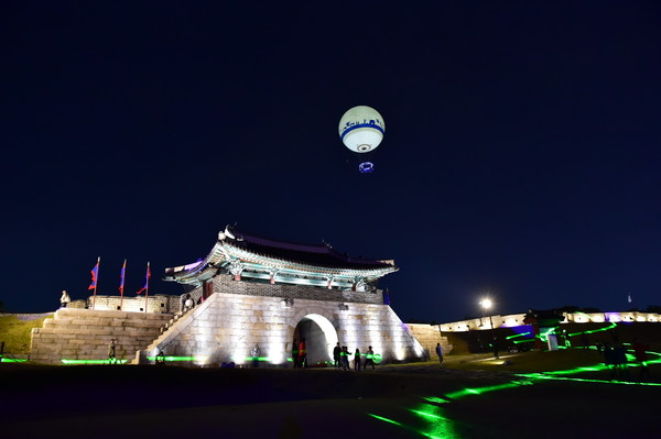 수원화성 창룡문 야경.