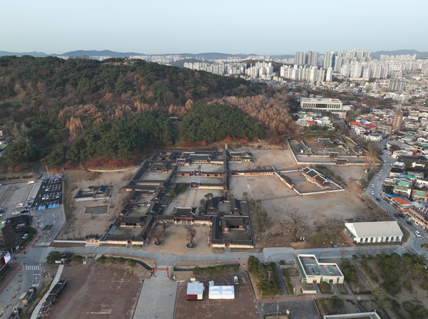 2단계 복원사업을 마친 화성행궁(2023년 12월 촬영)